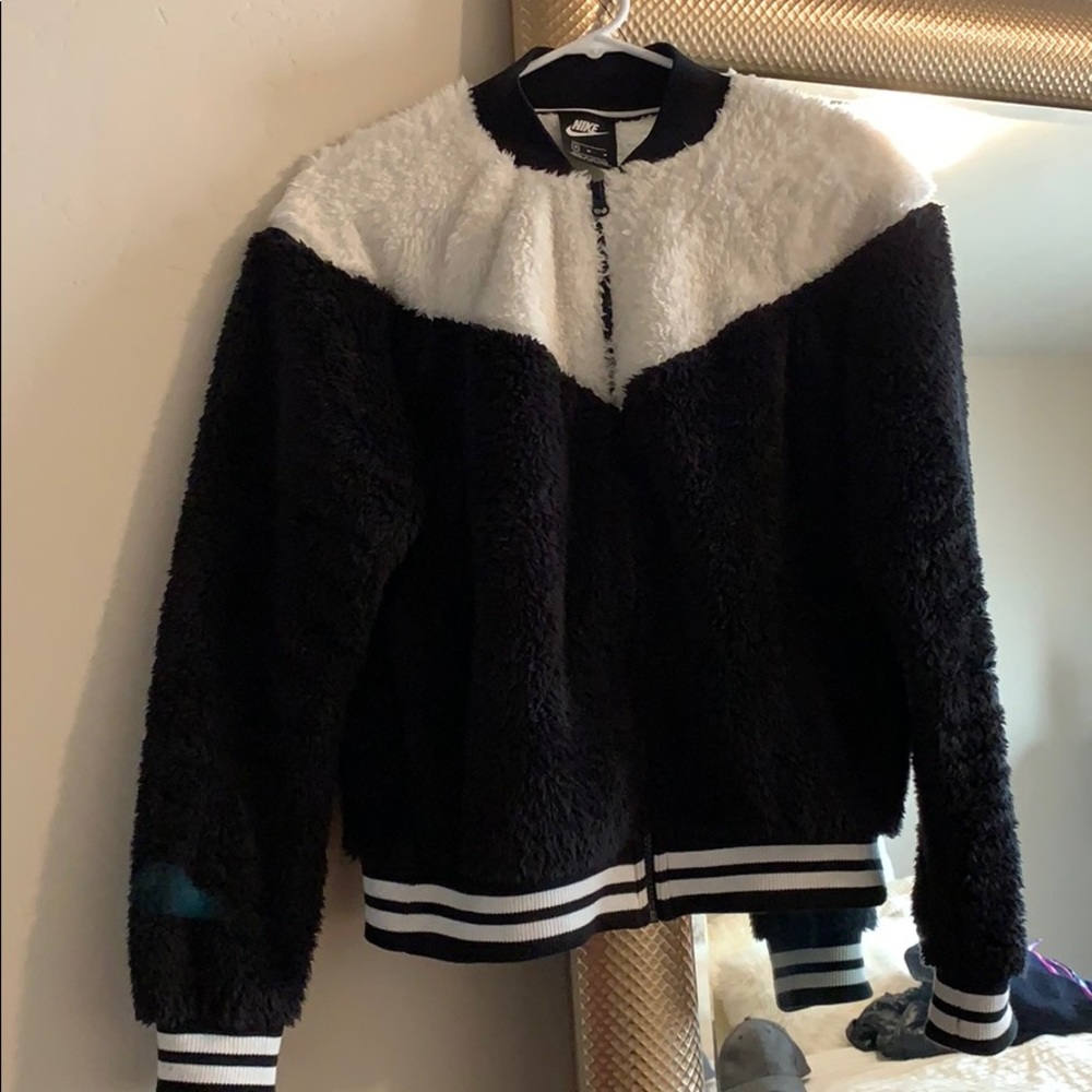 Like New Nike sherpa jacket size M